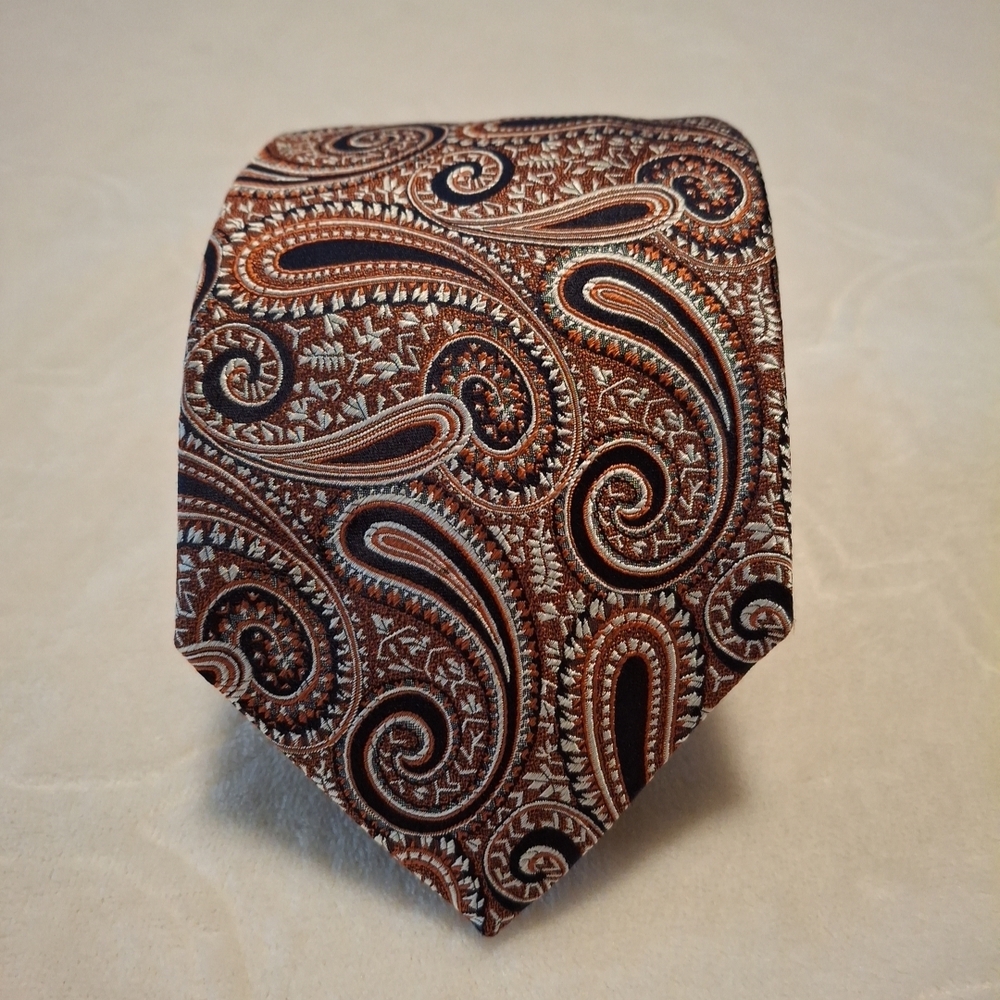 Sophisticated Paisley Tie in Rich Brown Tones